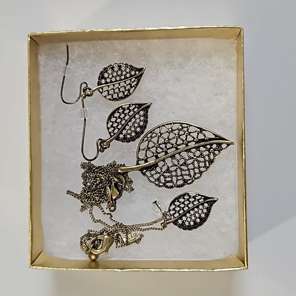 Vintage Avon "Can't Leaf You Alone" Jewelry Set- Necklace, Bracelet & Earrings - Picture 11 of 12